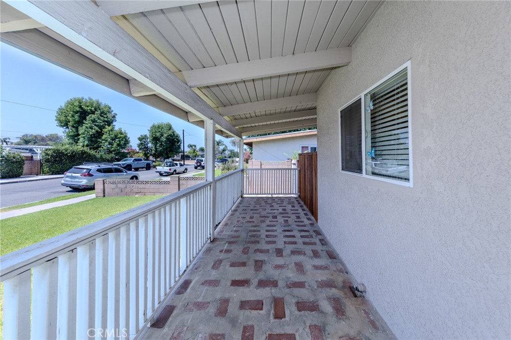 2227 E Ward Terrace Property Photo 4