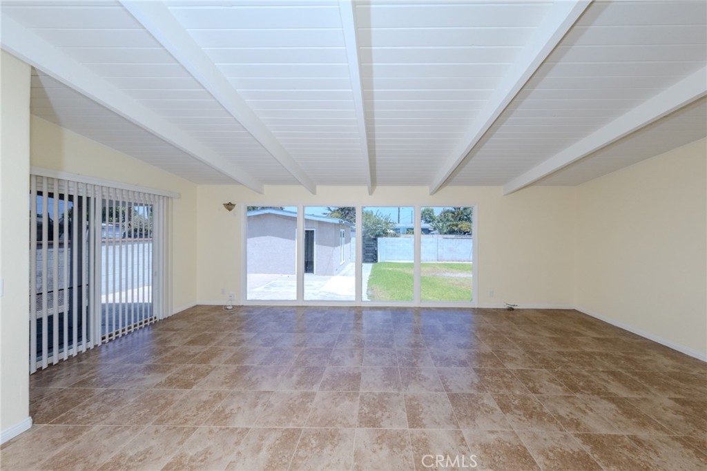 2227 E Ward Terrace Property Photo 5