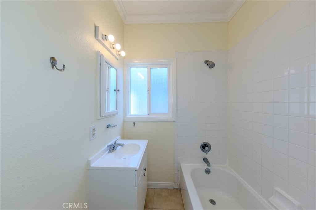 2227 E Ward Terrace Property Photo 18