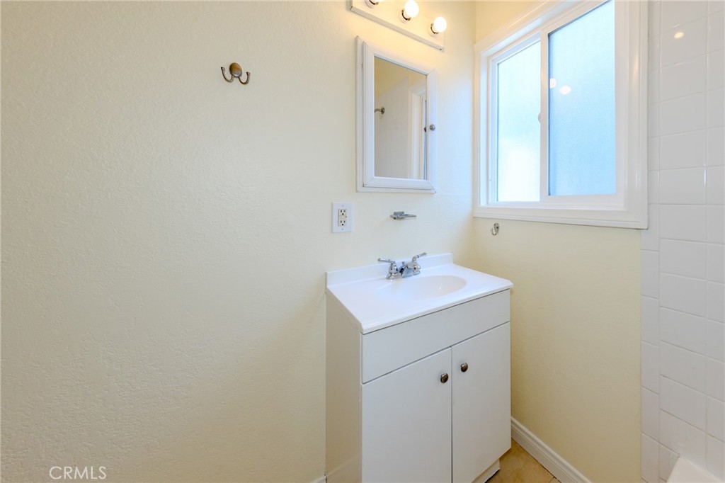 2227 E Ward Terrace Property Photo 19