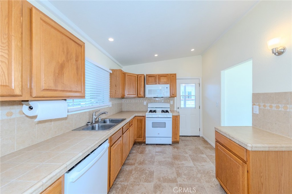 2227 E Ward Terrace Property Photo 23