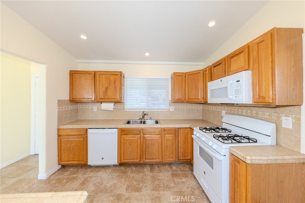 2227 E Ward Terrace Property Photo 24