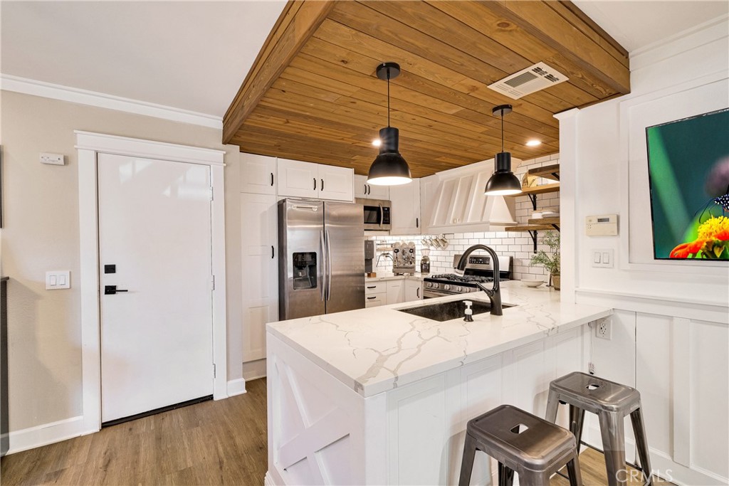 6431 Rugby Avenue E Property Photo 6