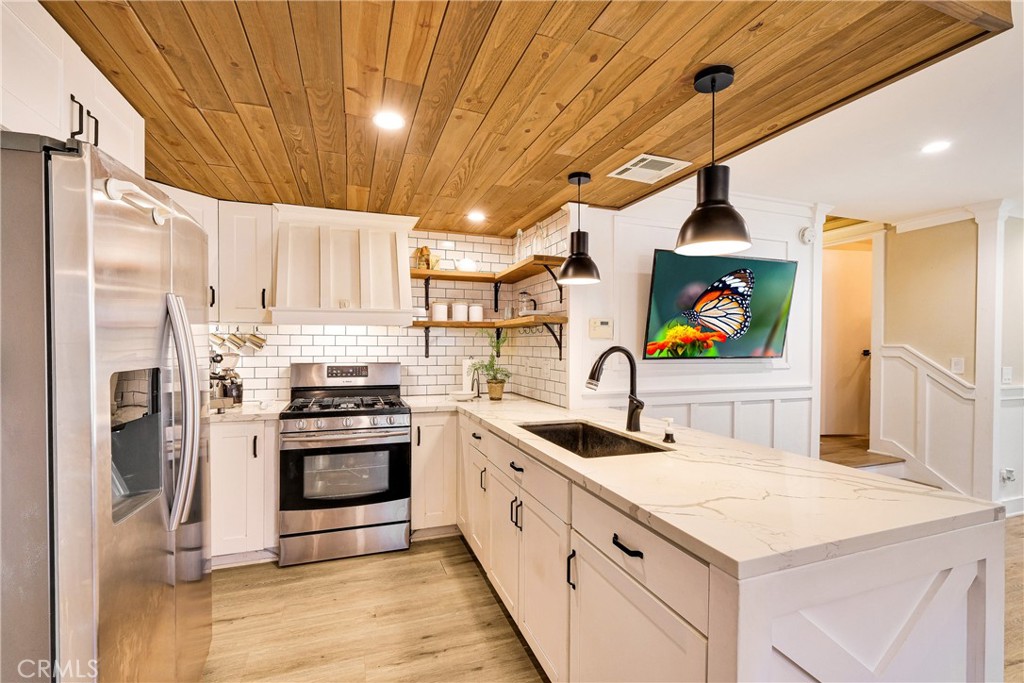 6431 Rugby Avenue E Property Photo 8