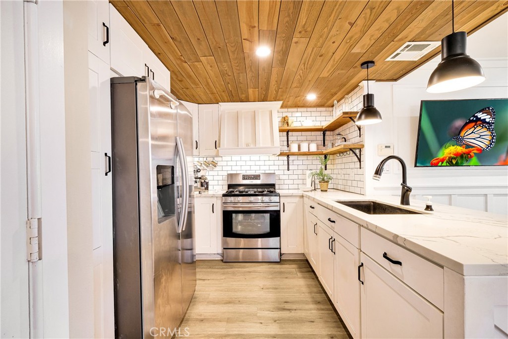 6431 Rugby Avenue E Property Photo 10