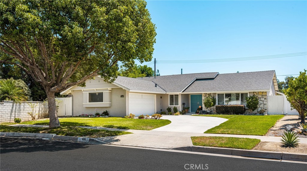 1136 E Rosewood Ave