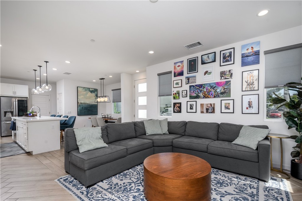 500 S Motif Property Photo 6