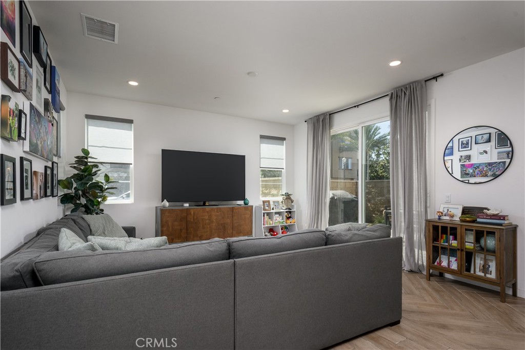 500 S Motif Property Photo 8