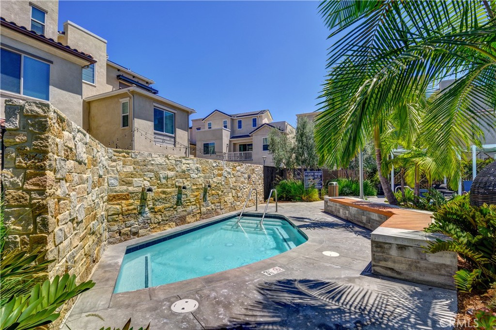 500 S Motif Property Photo 32