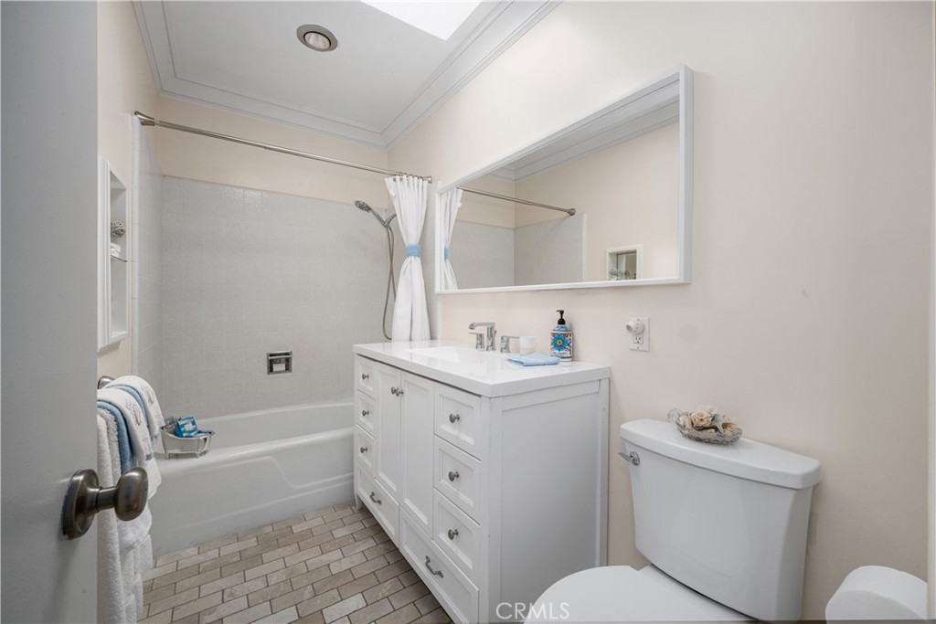 3401 E 1st Street 5 Property Photo 44