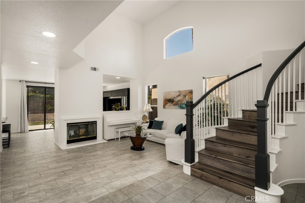 8610 E Silver Ridge Property Photo 7