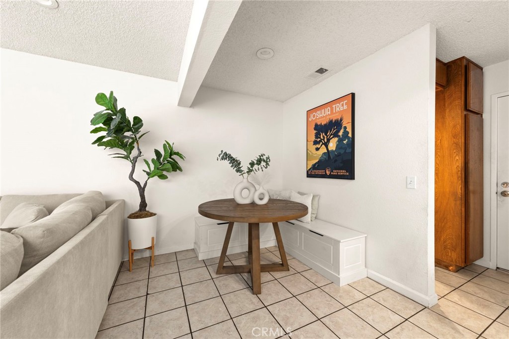 12205 Foster Road Property Photo 10
