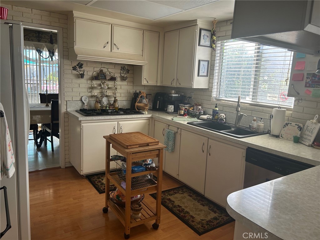 915 Carlson Property Photo 4