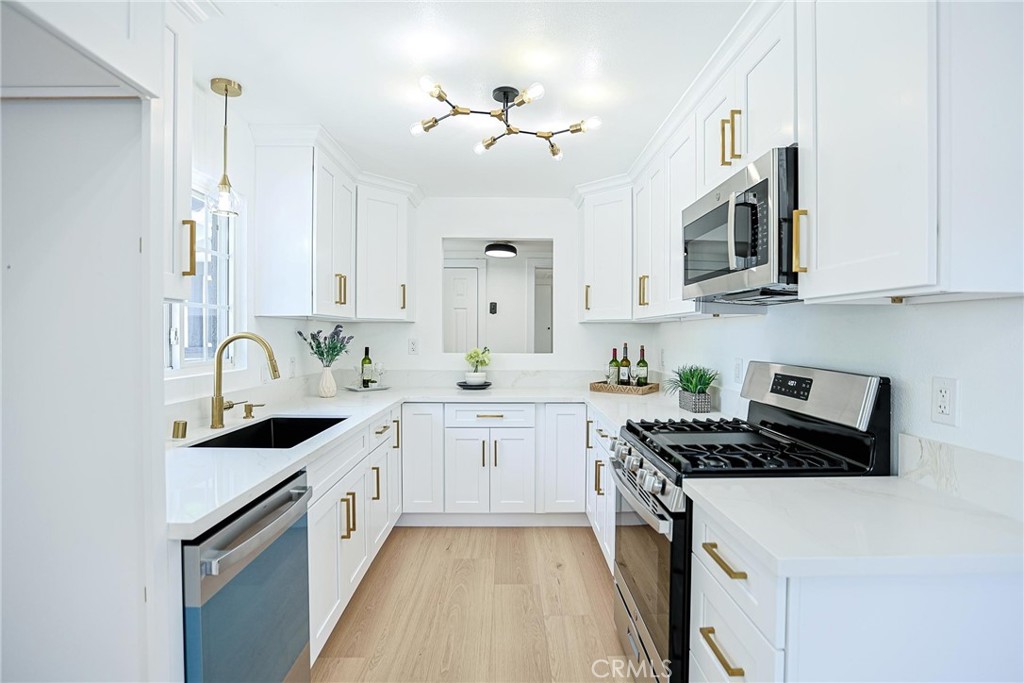 1246 E Turin Property Photo 1