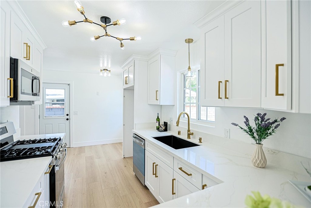 1246 E Turin Property Photo 13
