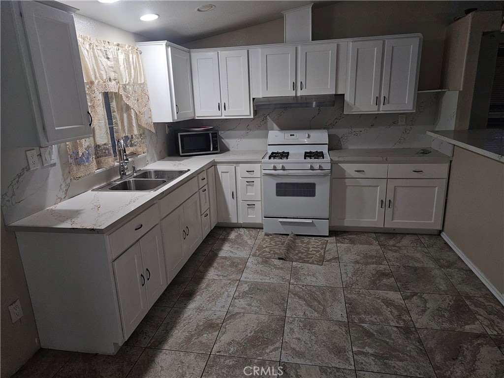 440 Lisbon Property Photo 3