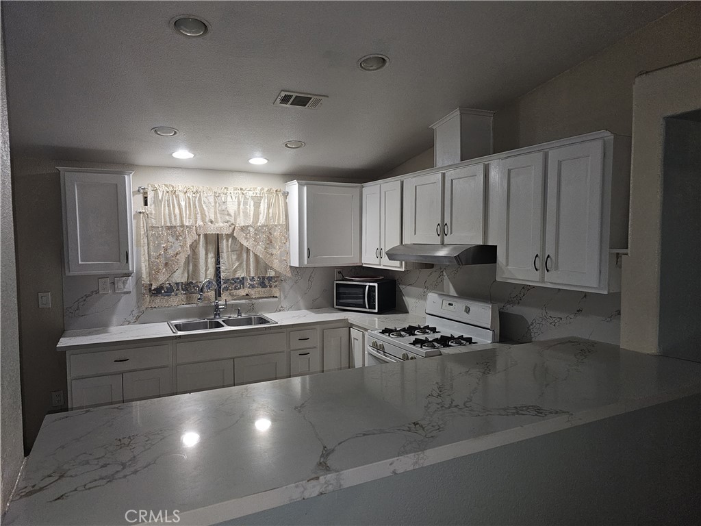 440 Lisbon Property Photo 6