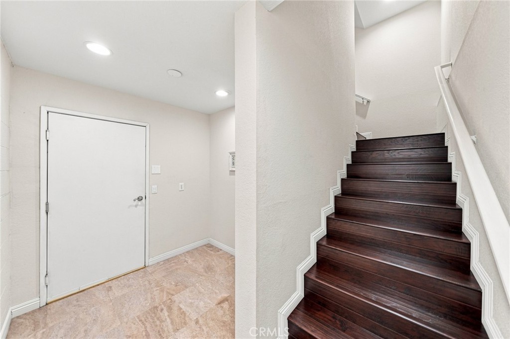 1665 E 68th 21 Property Photo 3