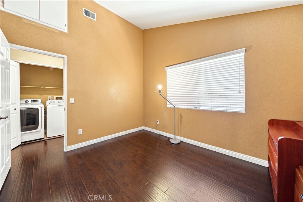 1665 E 68th 21 Property Photo 26