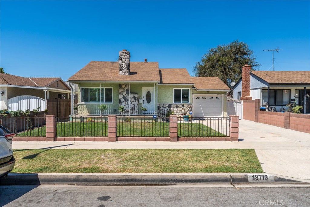 13713 Arlee Avenue Property Photo 1