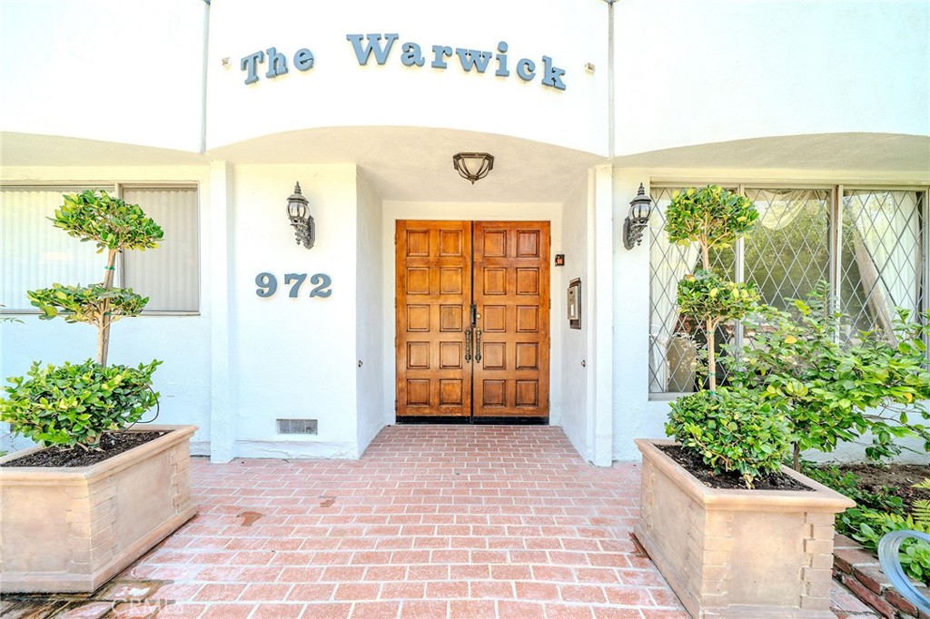 972 E California Boulevard 202 Property Photo 2