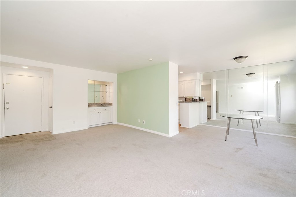 972 E California Boulevard 202 Property Photo 4