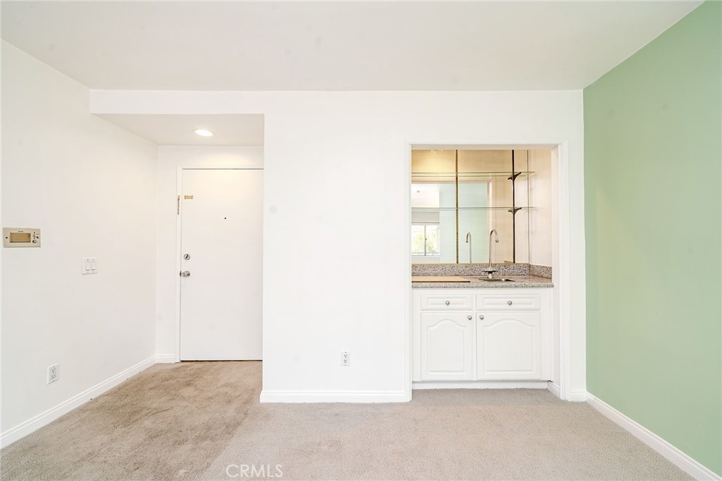 972 E California Boulevard 202 Property Photo 6