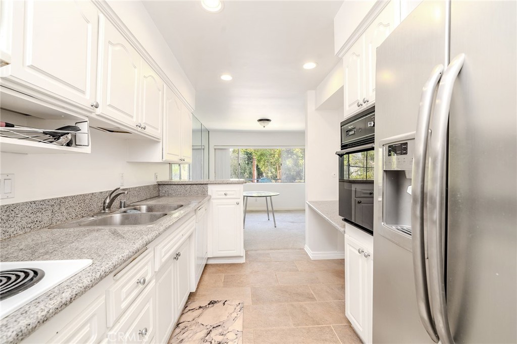 972 E California Boulevard 202 Property Photo 10