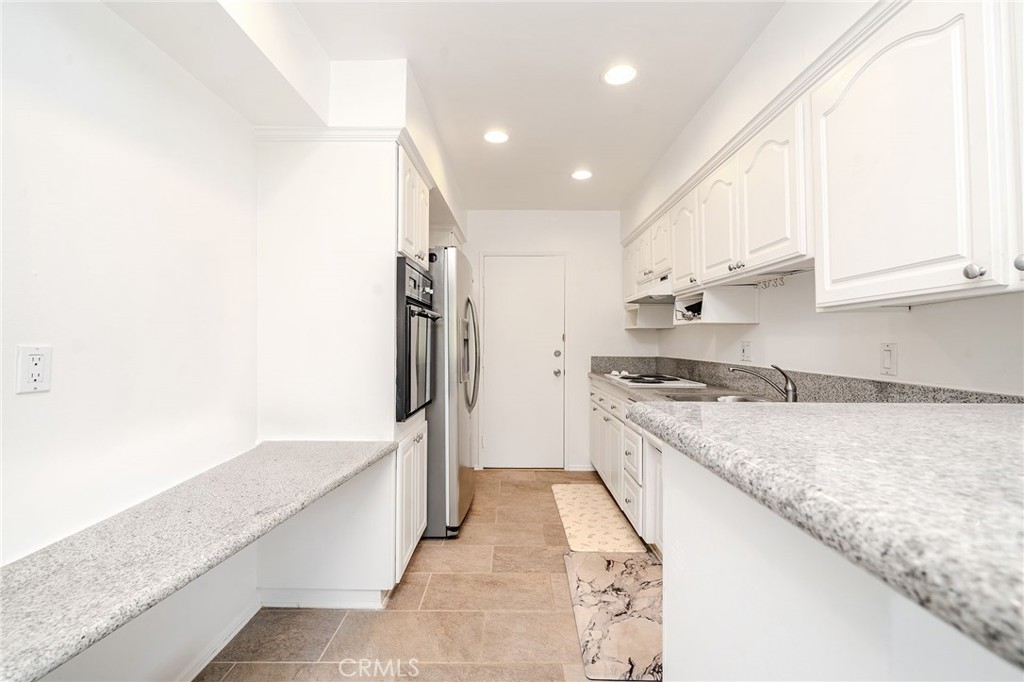 972 E California Boulevard 202 Property Photo 11
