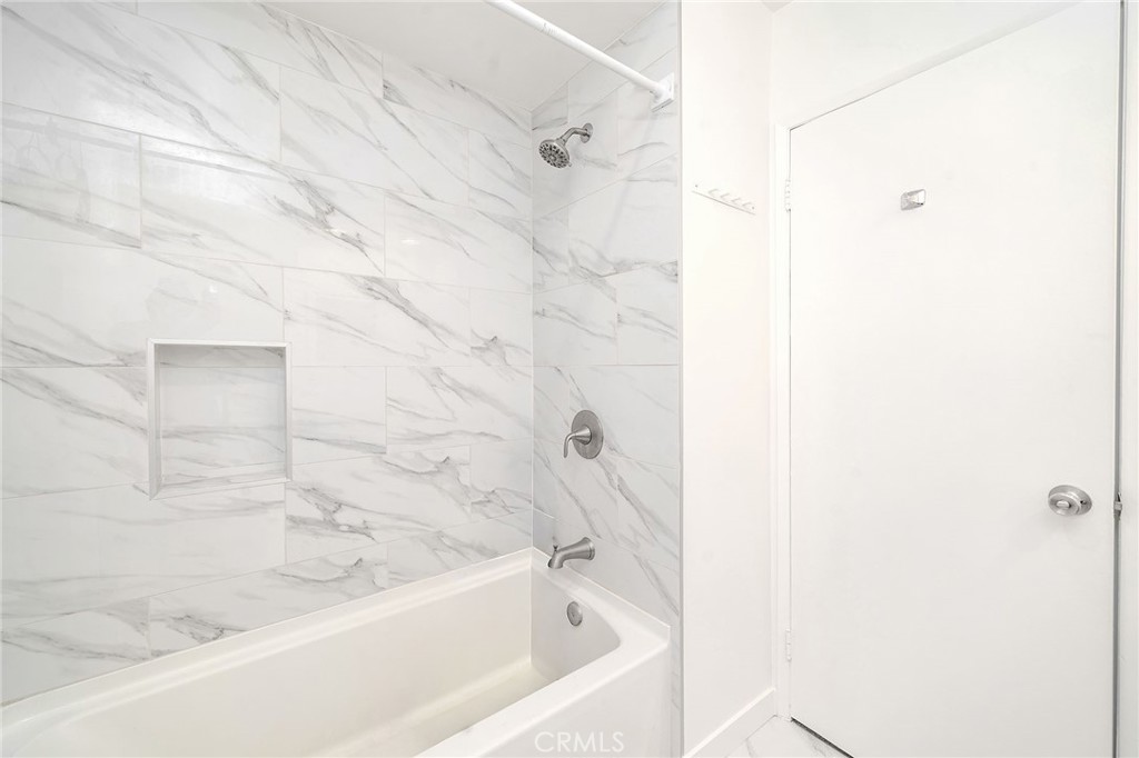 972 E California Boulevard 202 Property Photo 14
