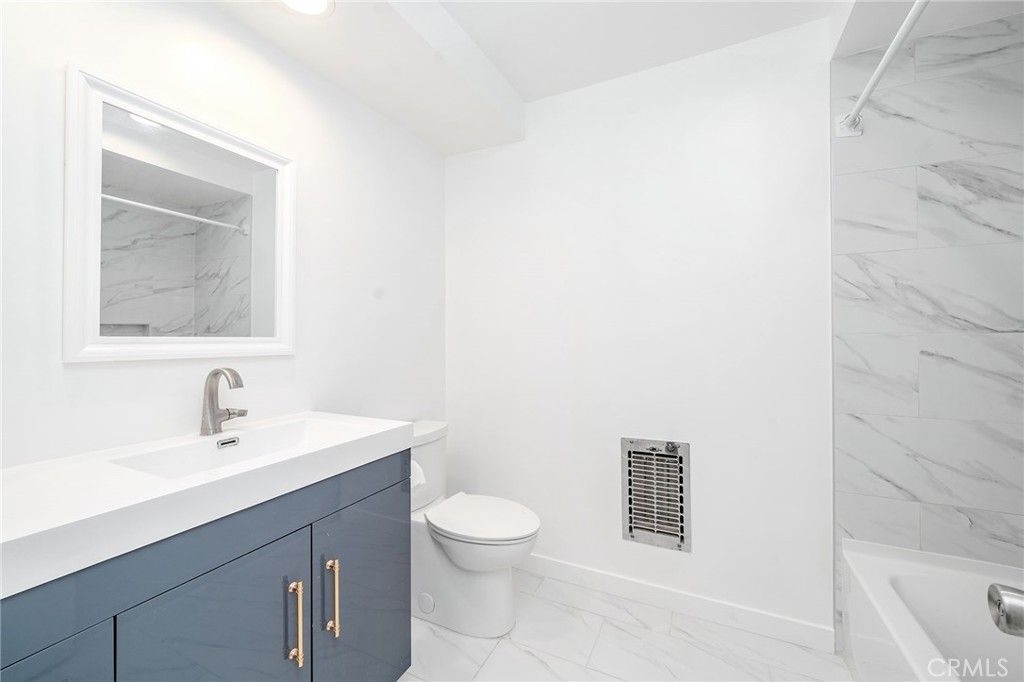 972 E California Boulevard 202 Property Photo 15