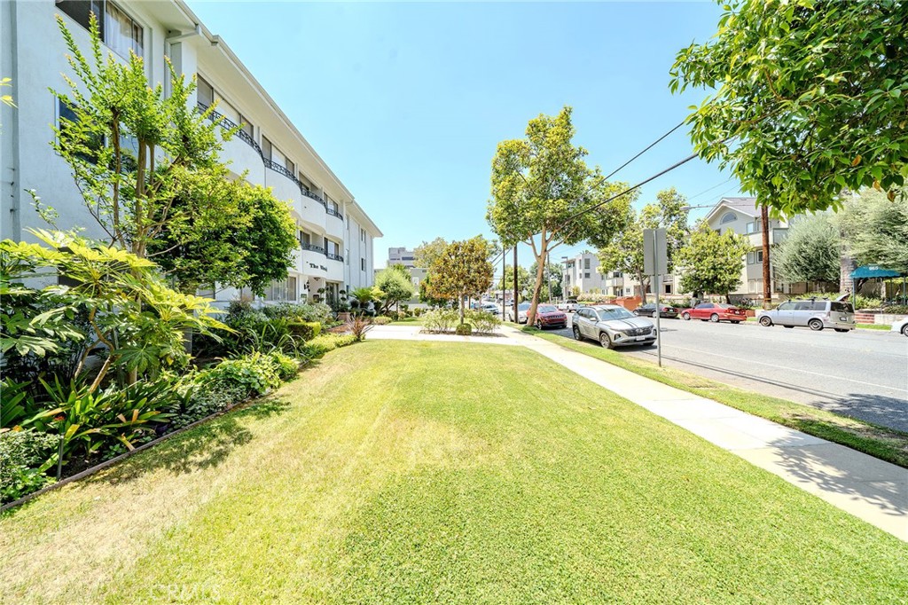 972 E California Boulevard 202 Property Photo 22