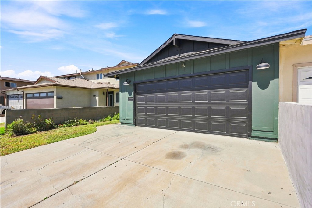 17527 Harwick Court Property Photo 4