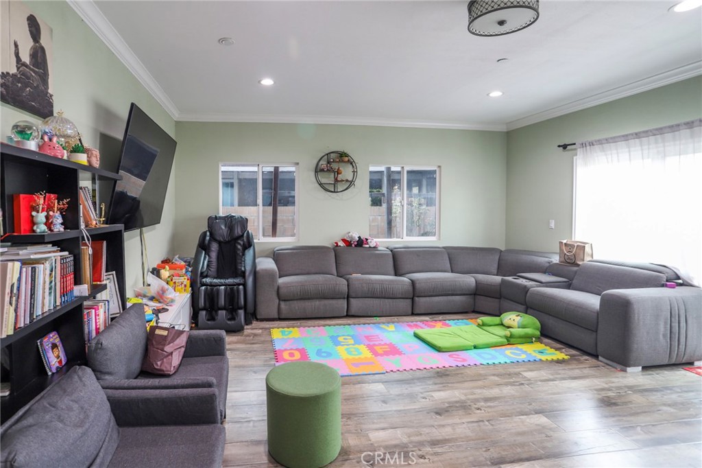 11239 Bowles Avenue Property Photo 10