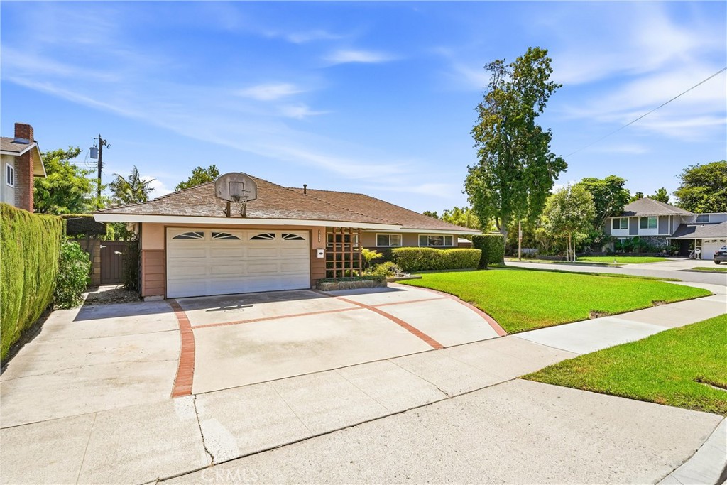1544 E Riverview Property Photo 1