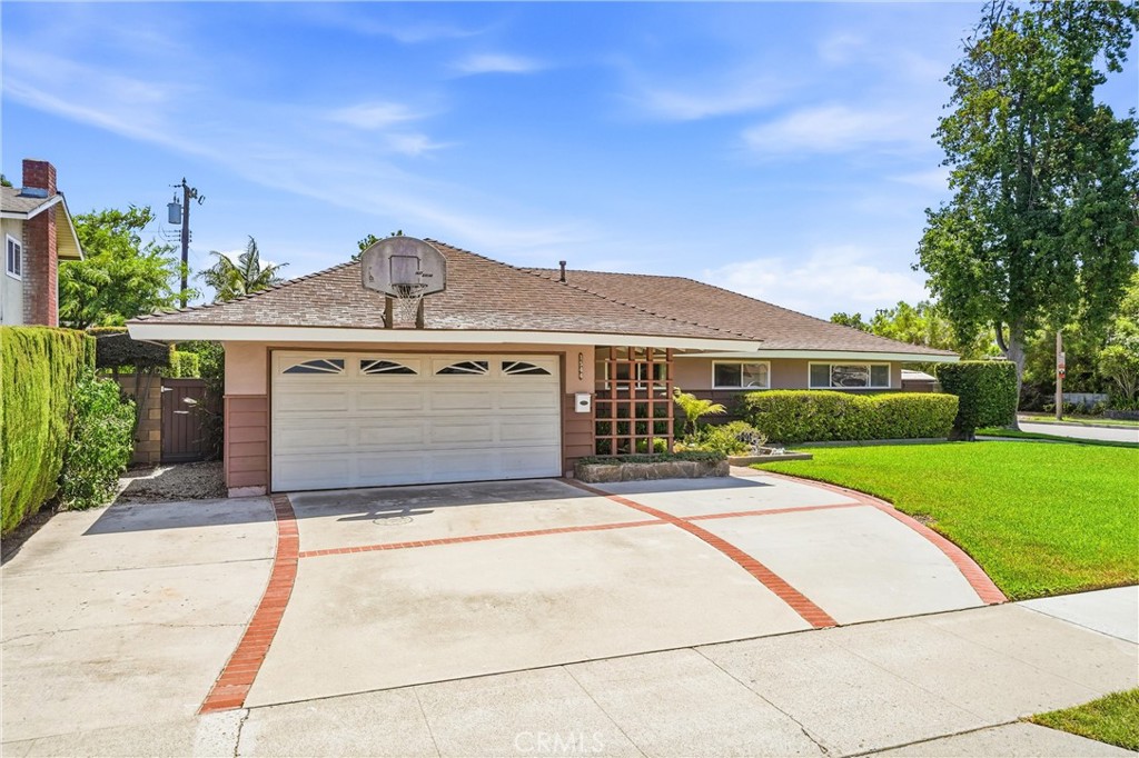 1544 E Riverview Property Photo 2