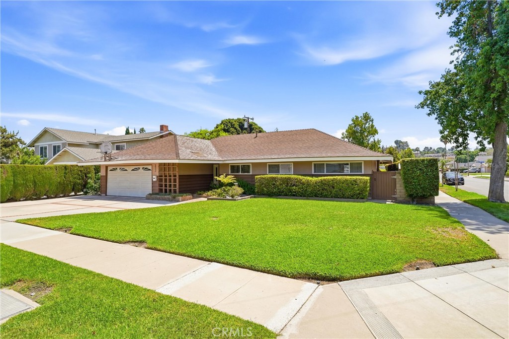 1544 E Riverview Property Photo 4