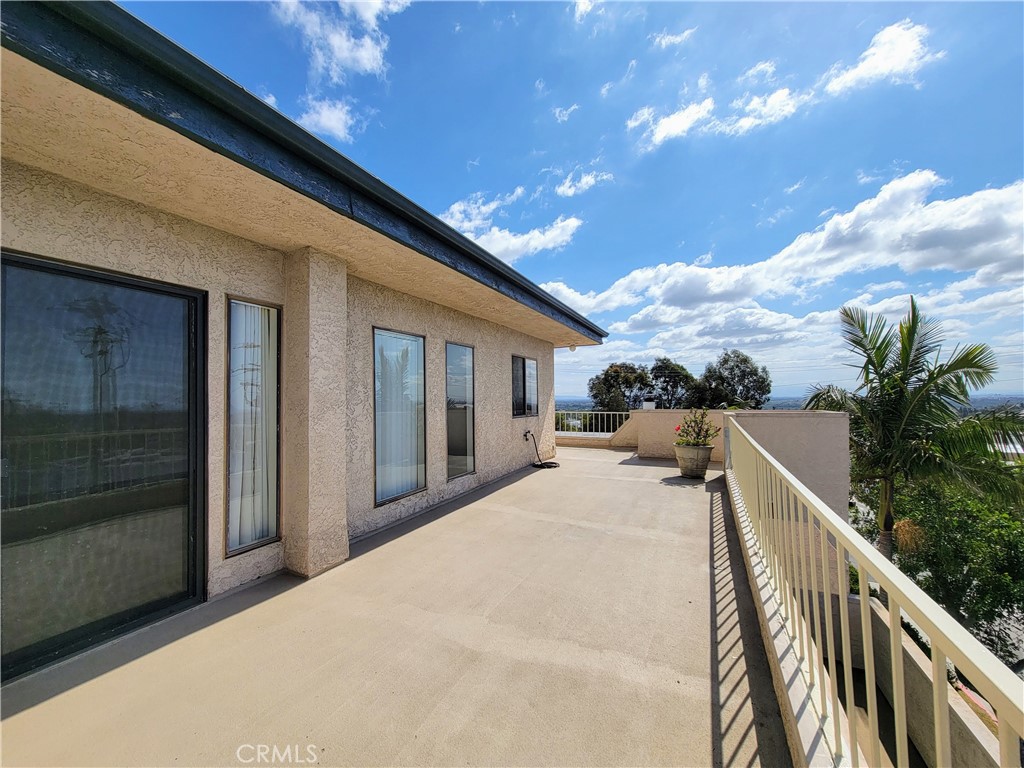 2755 E Hill Street Property Photo 1
