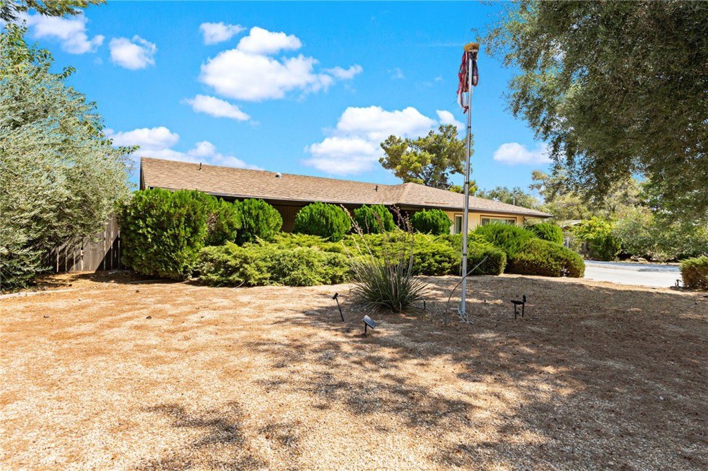 15158 Willow Property Photo 3