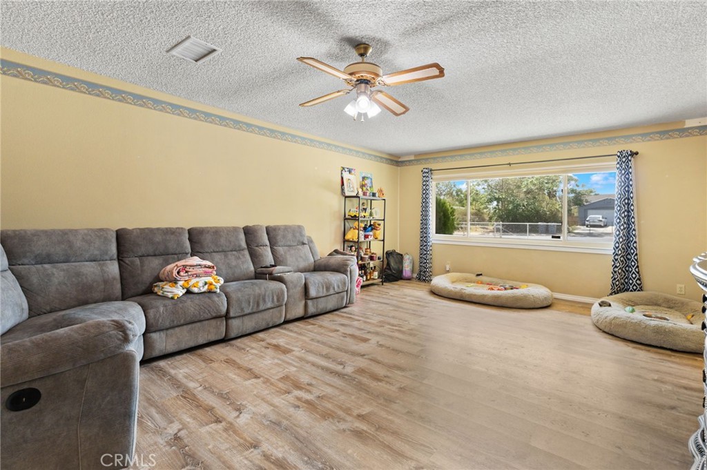 15158 Willow Property Photo 4