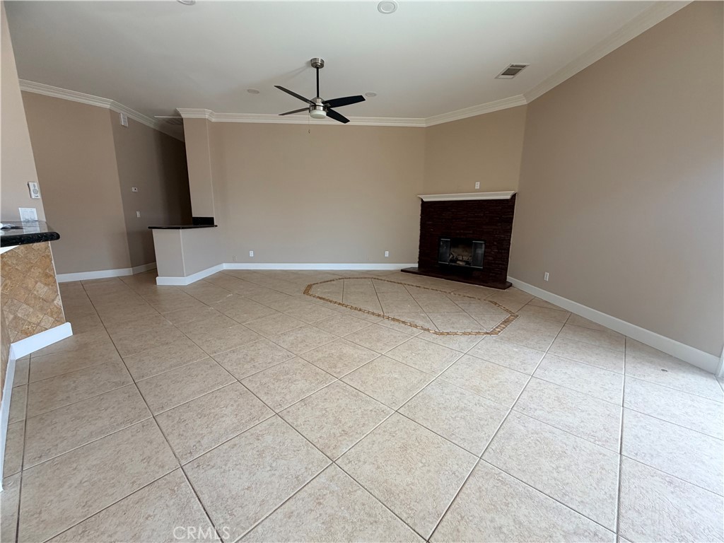 48923 Taos Property Photo 4