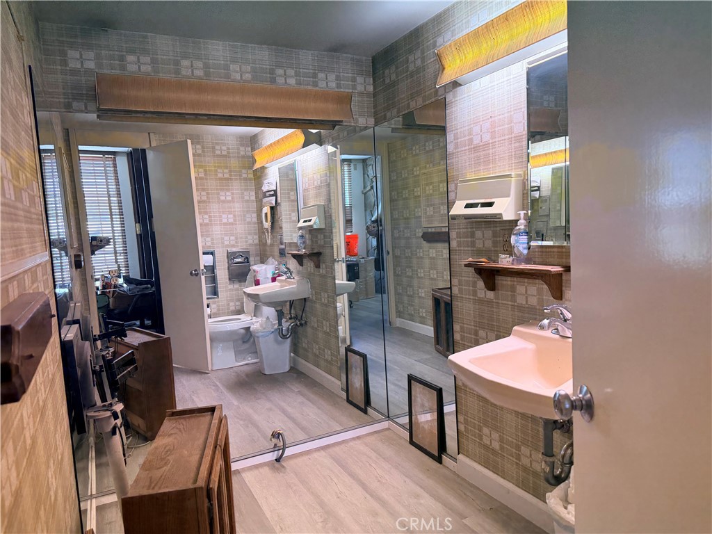 1731 W Romneya Drive Property Photo 19