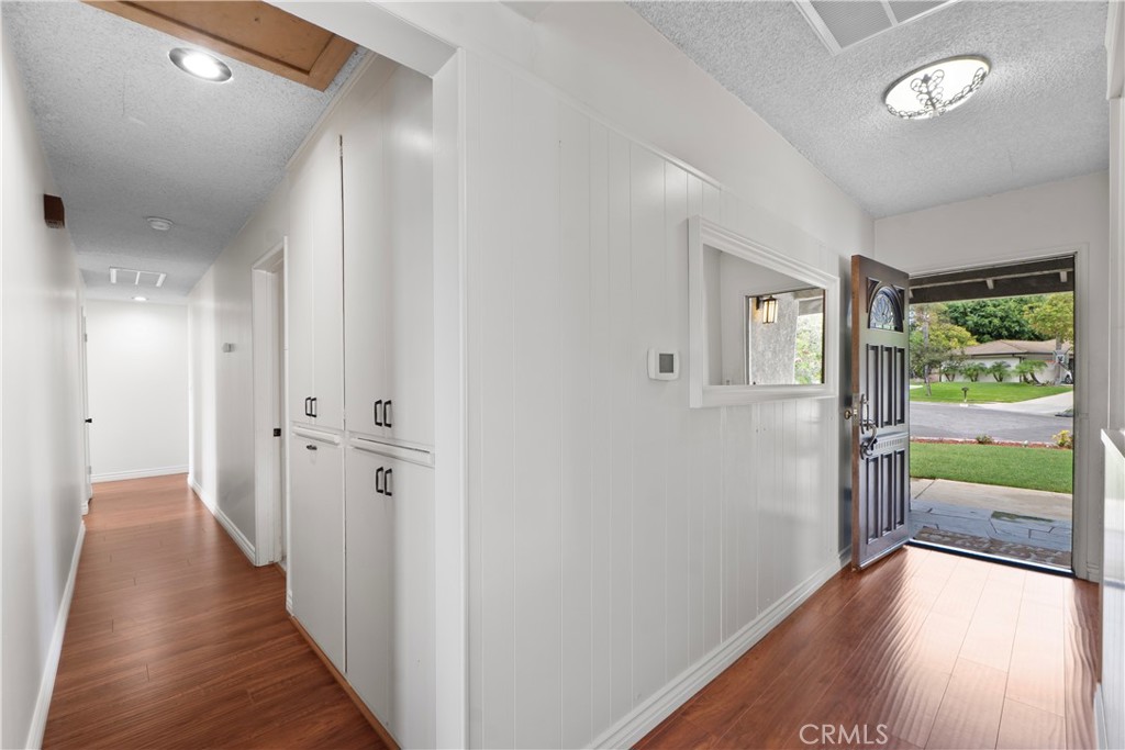 1612 W Brookdale Place Property Photo 3