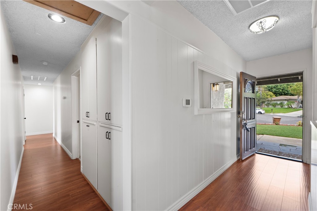1612 W Brookdale Place Property Photo 4