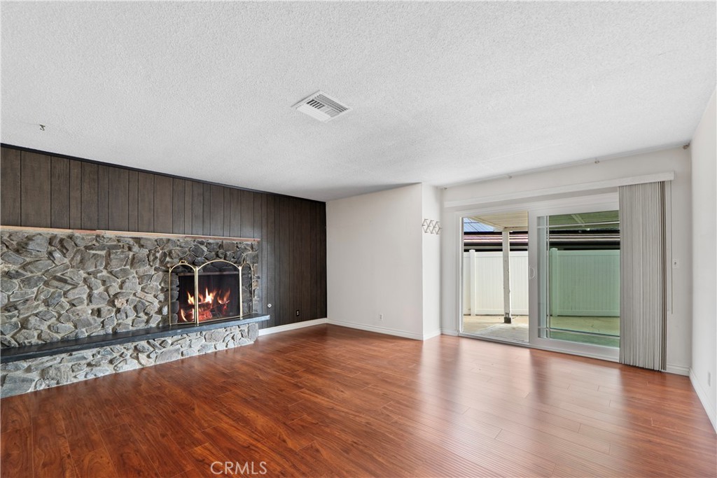 1612 W Brookdale Place Property Photo 5
