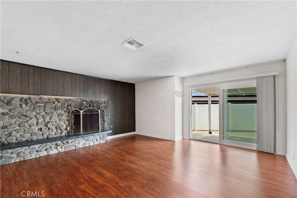 1612 W Brookdale Place Property Photo 6