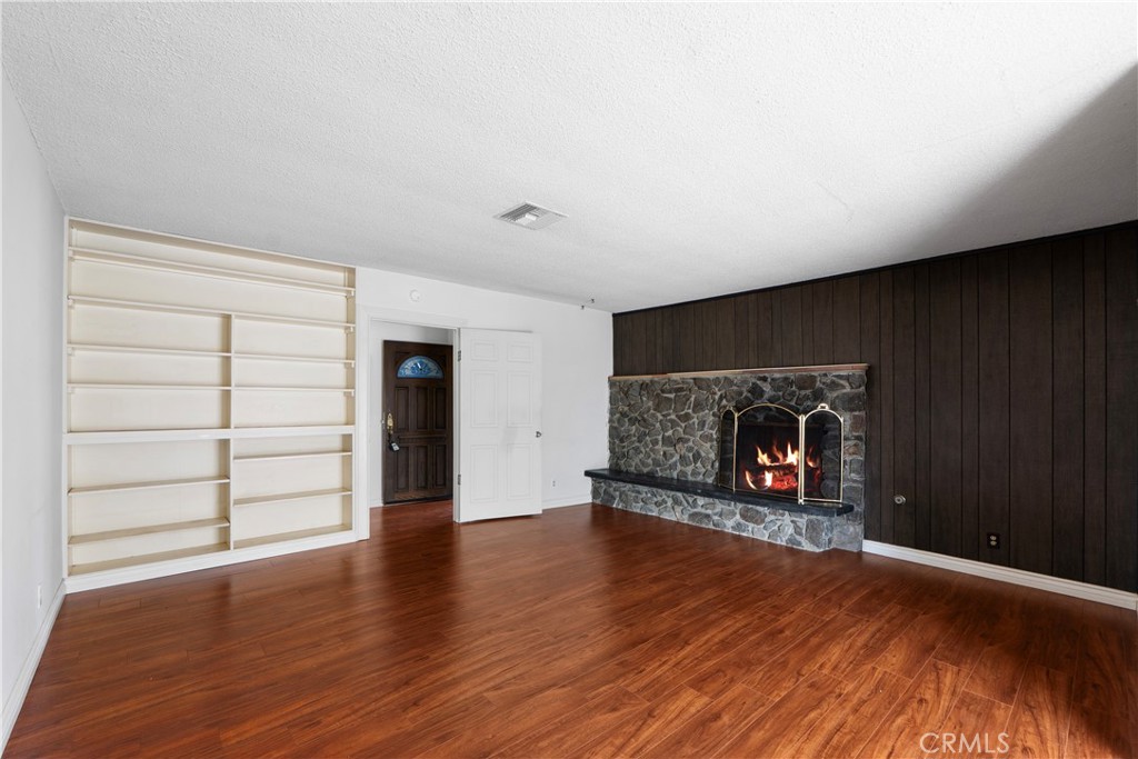 1612 W Brookdale Place Property Photo 7