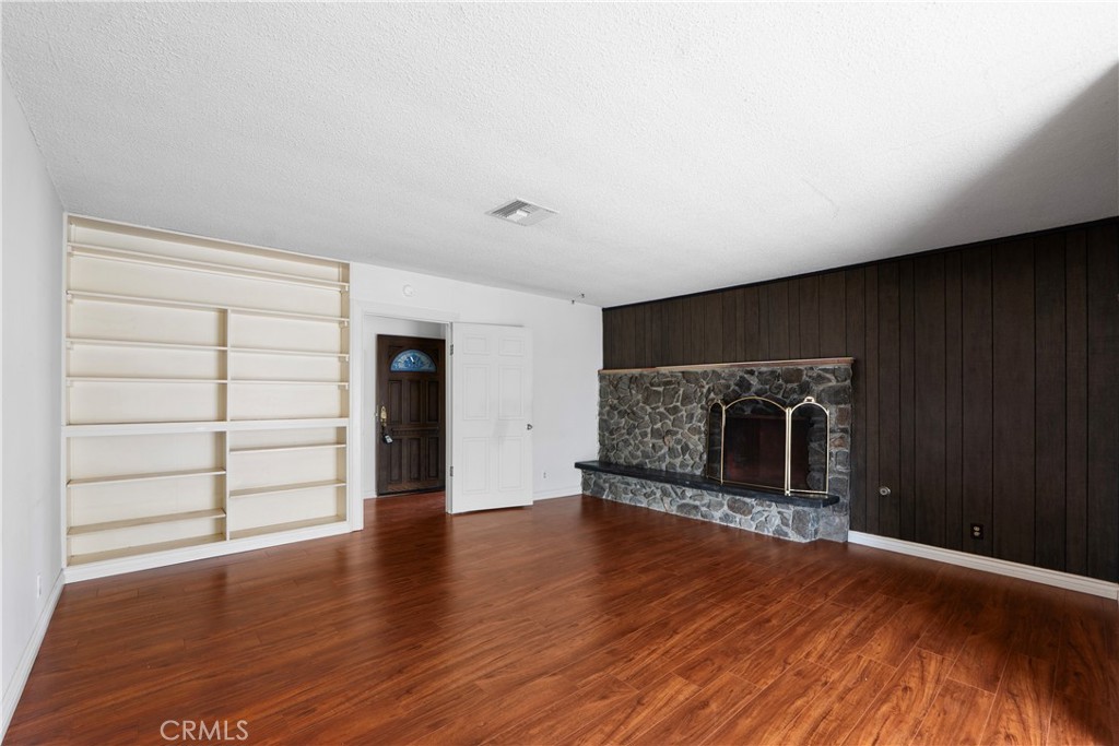 1612 W Brookdale Place Property Photo 8