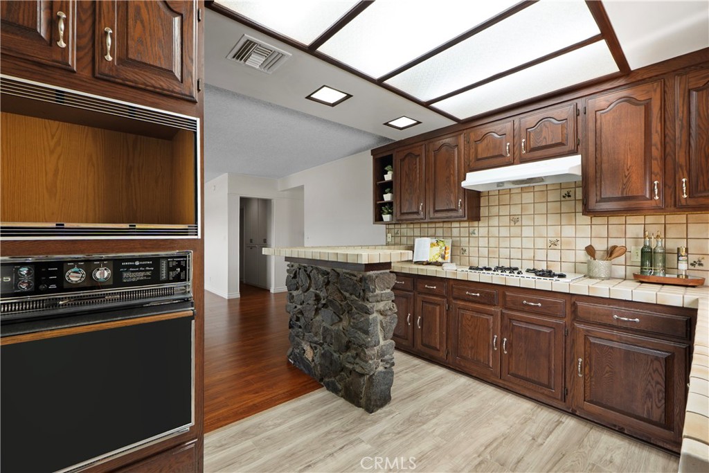 1612 W Brookdale Place Property Photo 14
