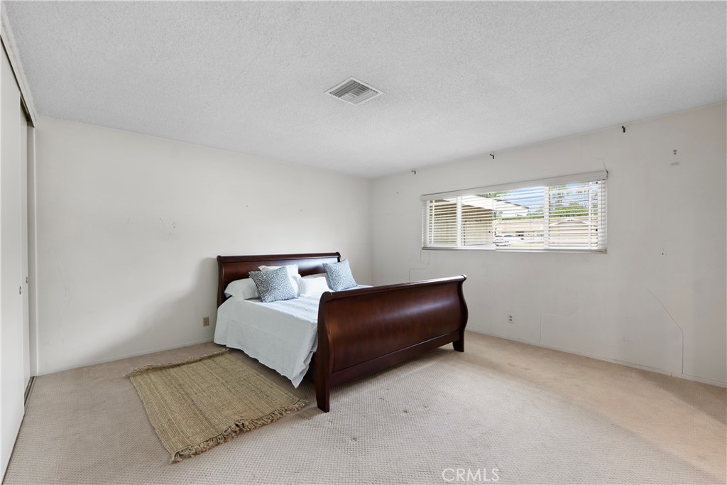 1612 W Brookdale Place Property Photo 17